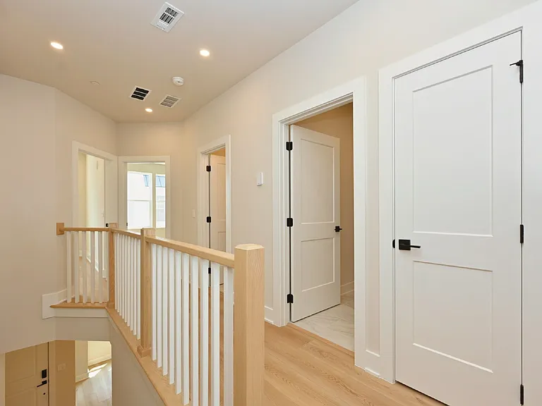 126 Zola Aly — Photo 24