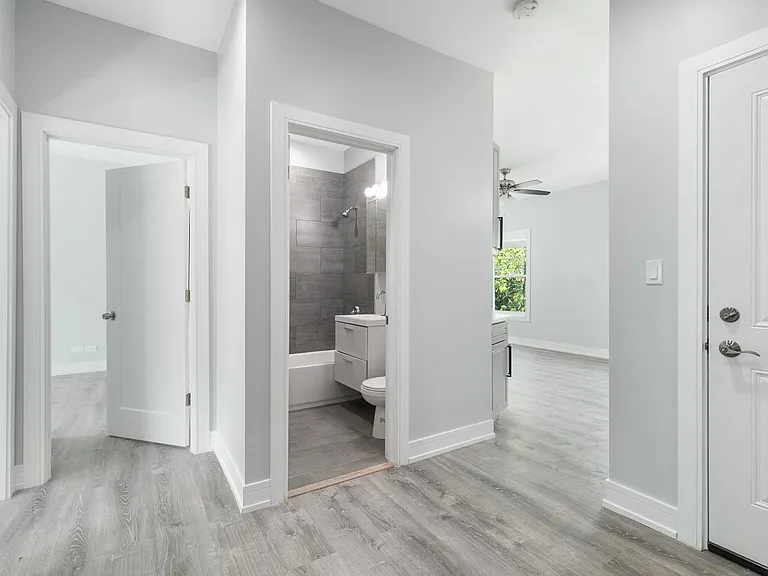 6035 N Winthrop Ave #3 — Photo 6