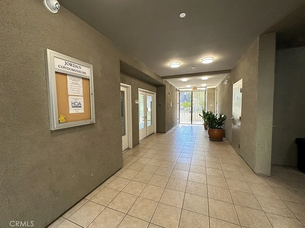 3 bed, 1410 sqft, $2,895 — Photo 2