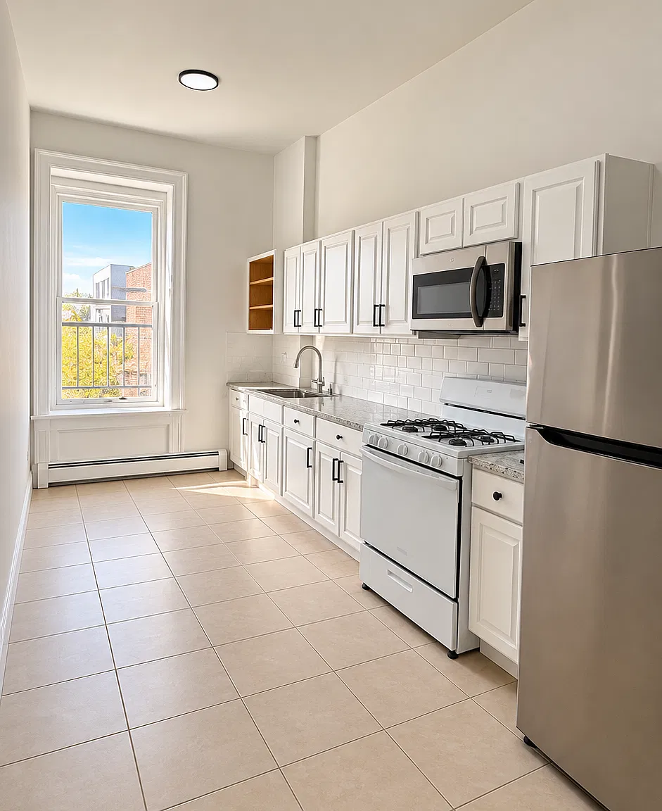 3 bed, 950 sqft, $2,100 — Photo 1