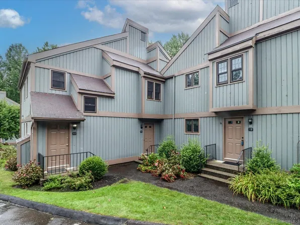 100 Heatherwood Drive #100, Brookfield, CT 06804
