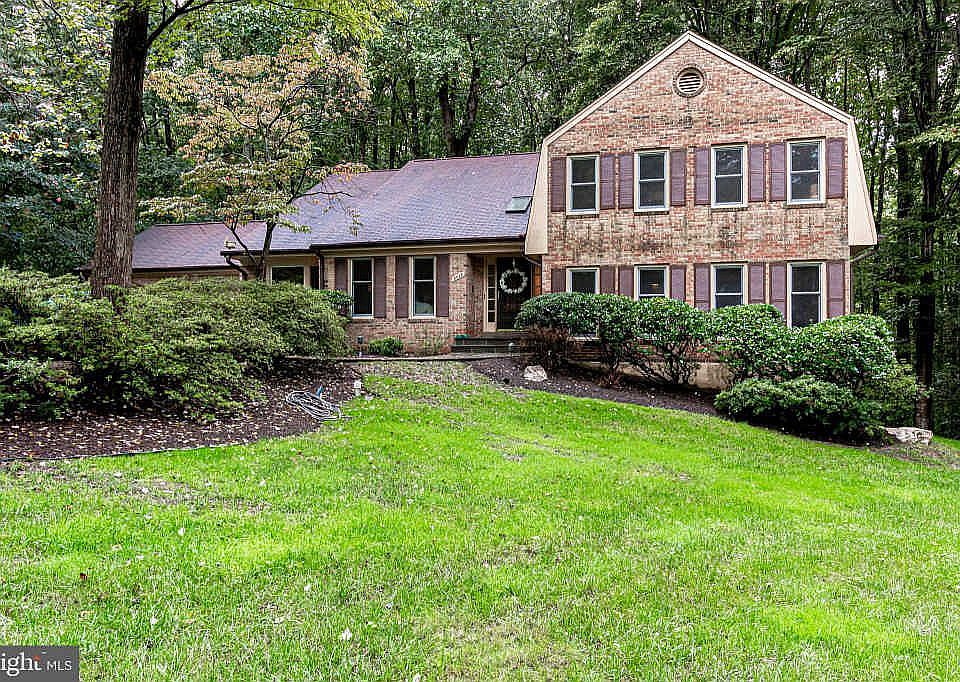 1st image of 6035 Makely Dr