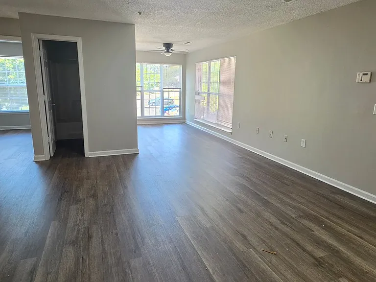 906 Howard St — Photo 19