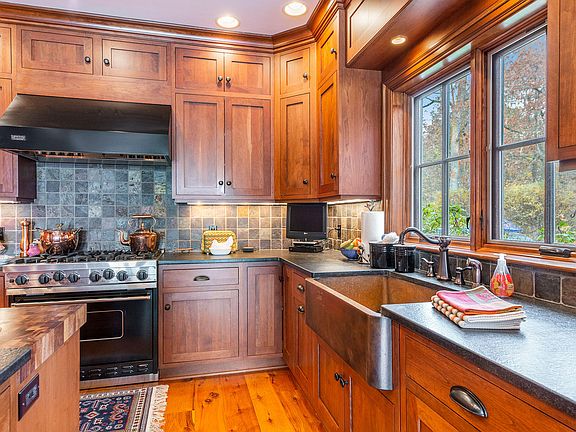 4th image of 7158 Weller Ct NE