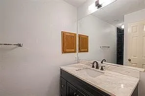 2122 Courtshire Ln — Photo 25