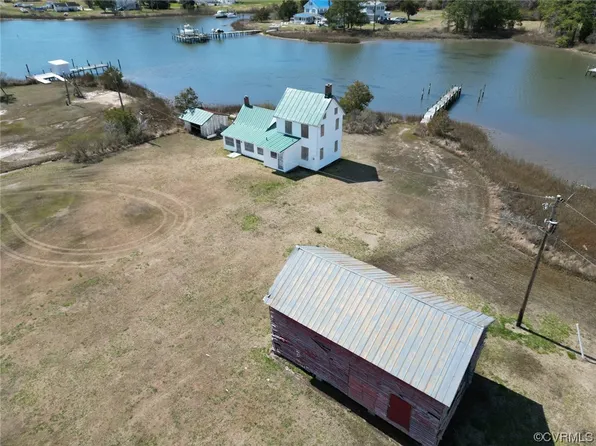 366 Dyers Creek Rd, New Point, VA 23125