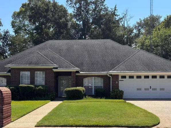 202 Northcreek Dr, Chandler, TX 75758