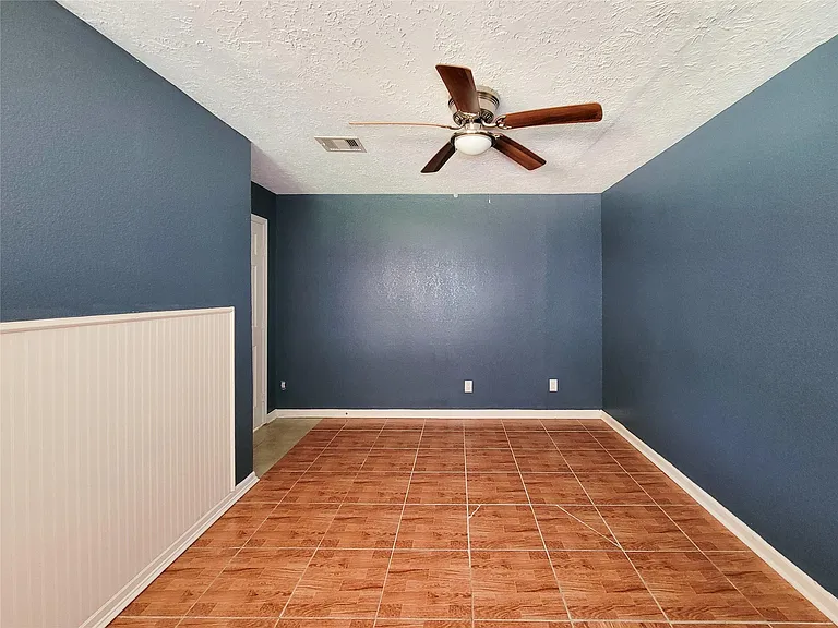 409 S Travis St — Photo 18