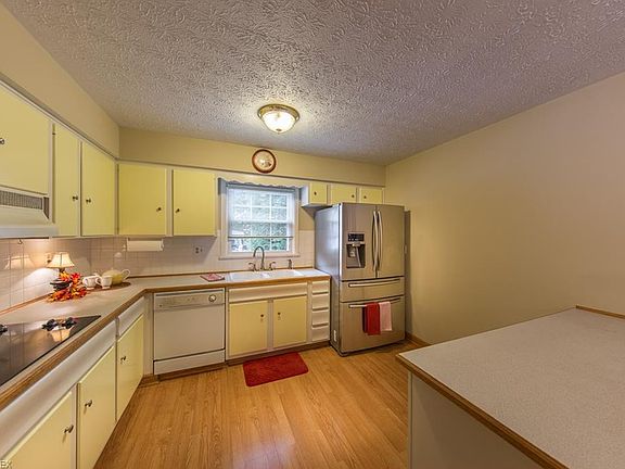 5th image of 3774 Chesterfield Dr