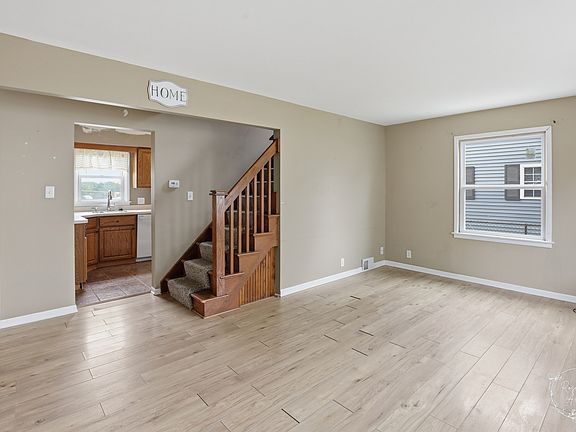 3rd image of 1375 Inglesh Ave