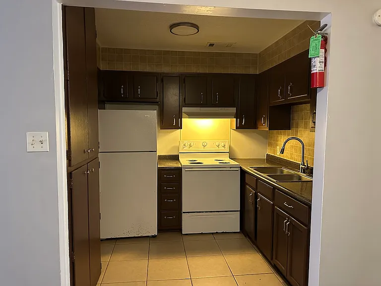Bowmanor Garden Apartments — Photo 6