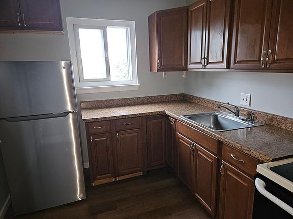 2nd image of 80 Farmington Ave APT A1