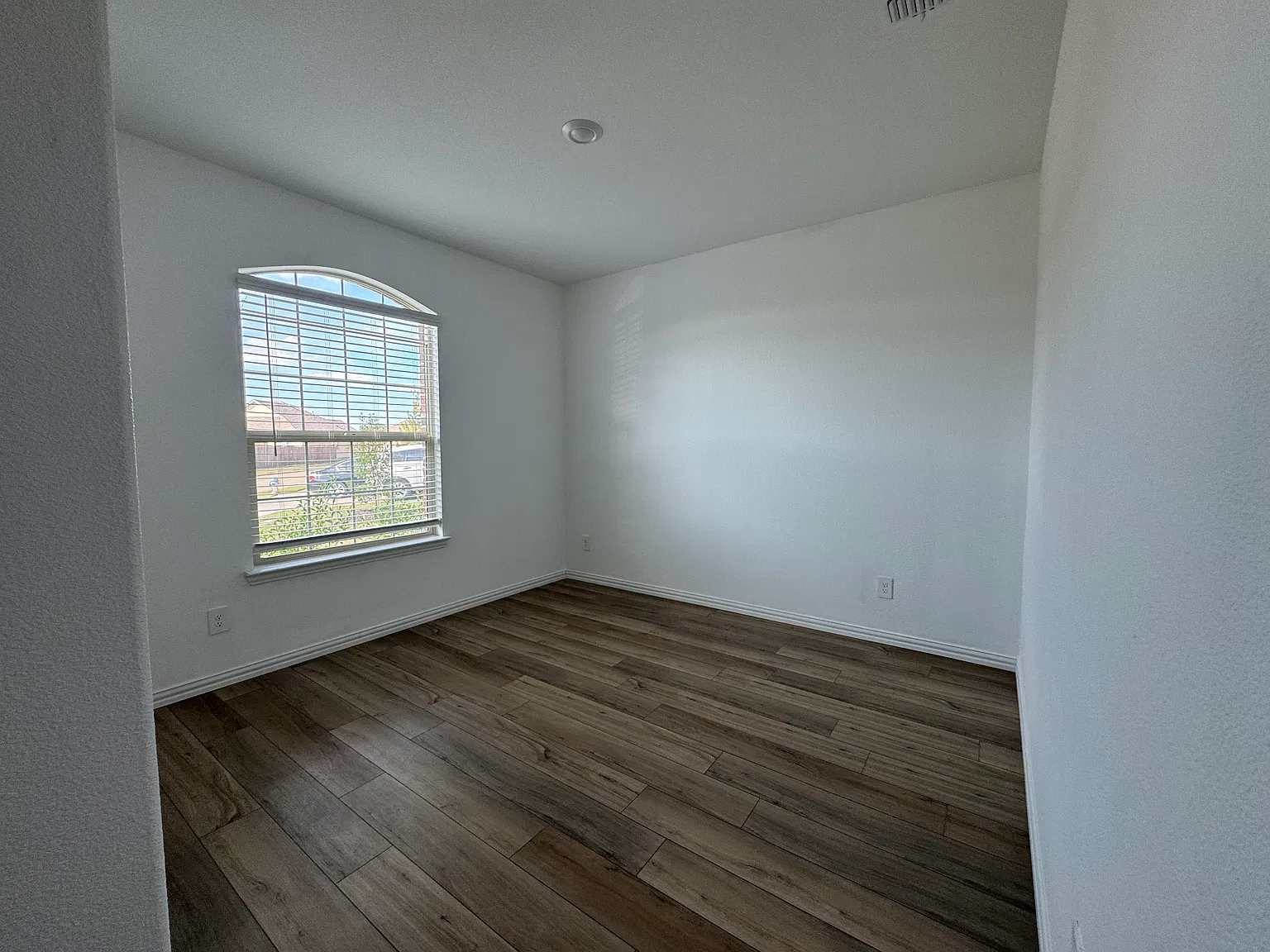 4 bed, 1838 sqft, $2,050 — Photo 3