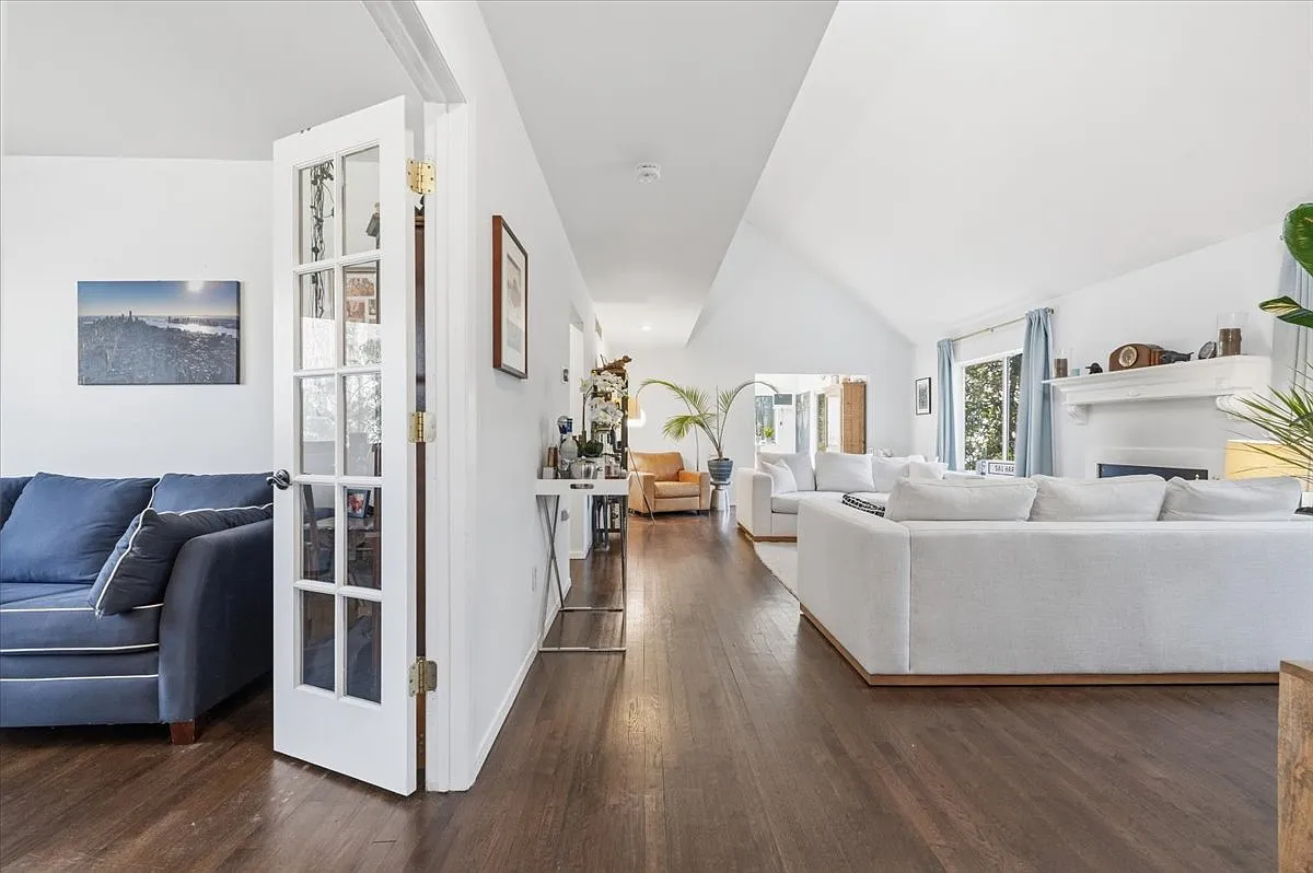 Charming 3-Bedroom Retreat — Photo 2