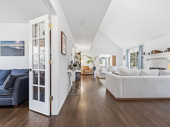 2nd image of 30 Oak Ln