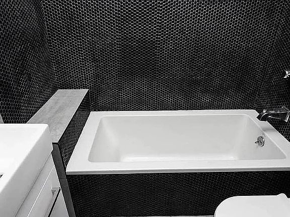 4th image of 640 Lafayette Ave #3A