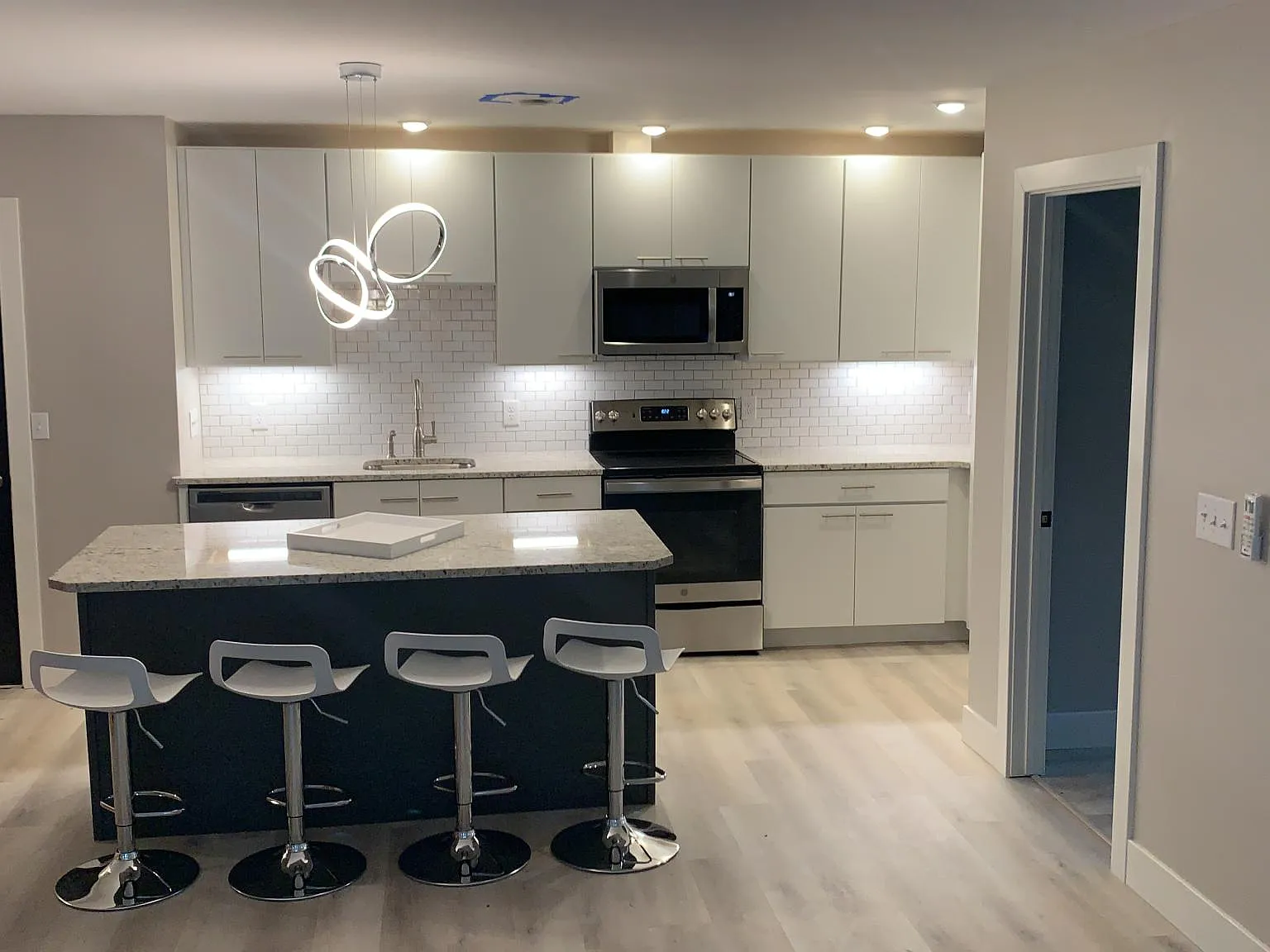 4 bed, $875 — Photo 1