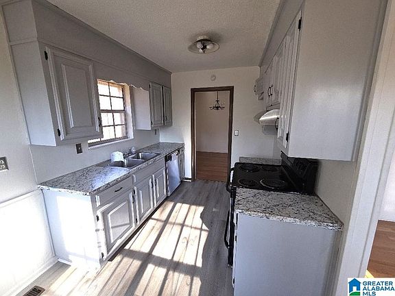 4th image of 112 Hickory Cir
