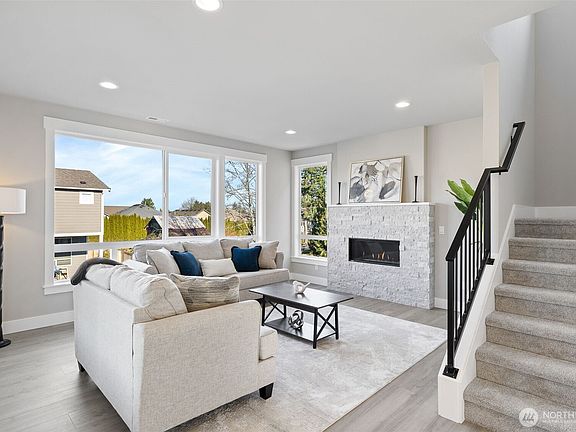 Photos are of another home in the community and are for illustration purposes only to reflect typical finishes.  May depict seller enhancements.  Colors and options may vary.>