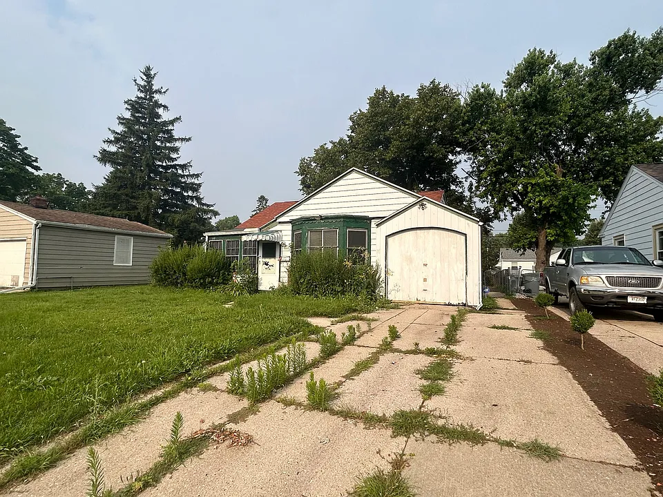 4915 N 51st Blvd