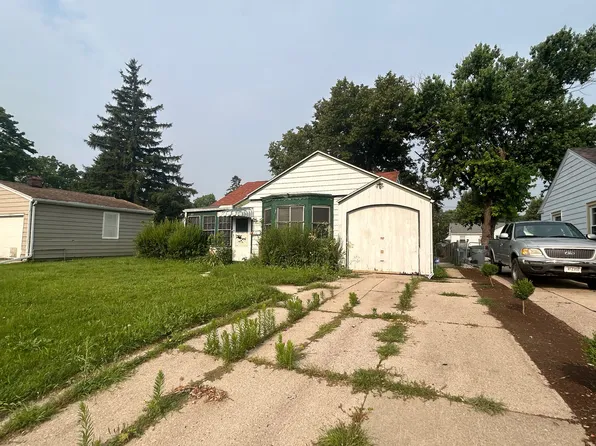 4915 N 51st Blvd, Milwaukee, WI 53218