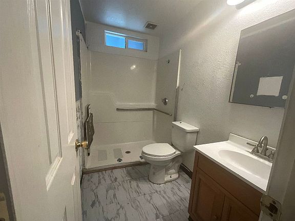 5th image of 805 Yama St
