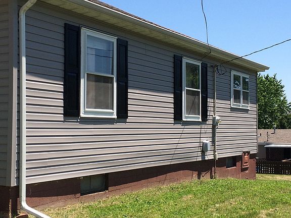 3rd image of 615 S Locust St