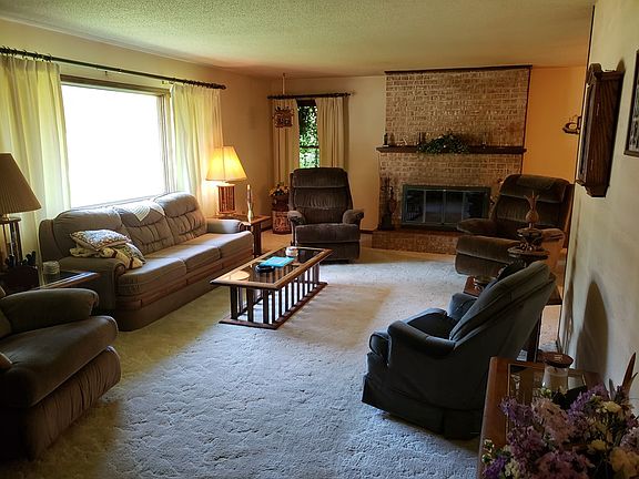 5th image of 13 Overbrook Dr