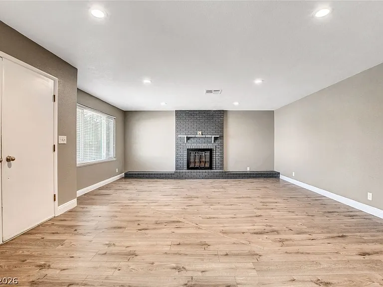 4367 S Mojave Rd — Photo 6