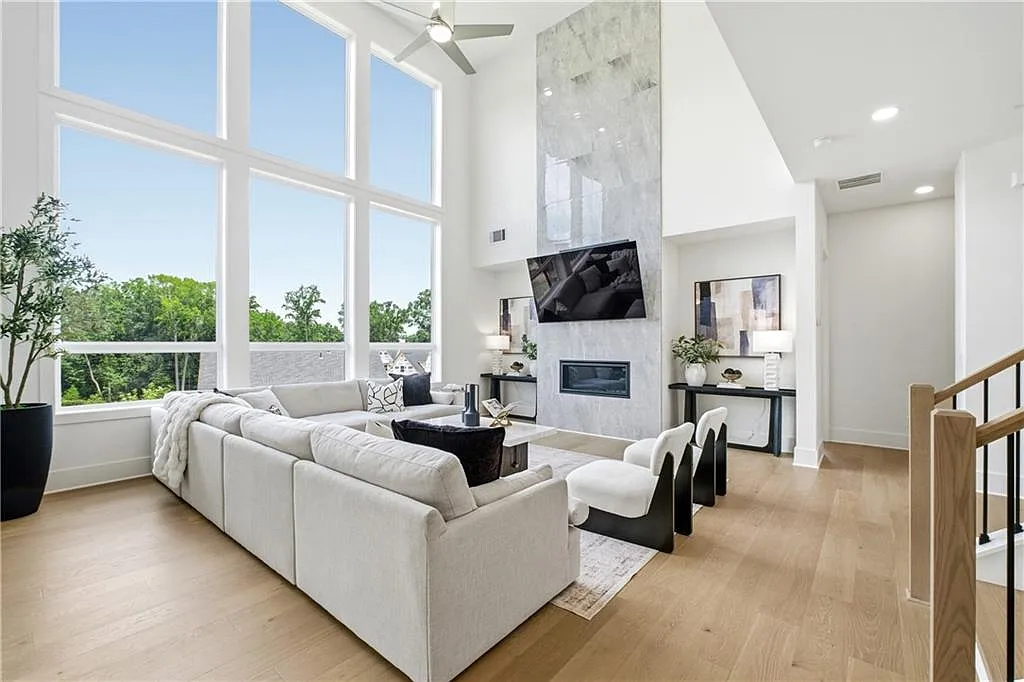 5 bed, 5.5 bath, 5132 sqft, $7,000 — Photo 2