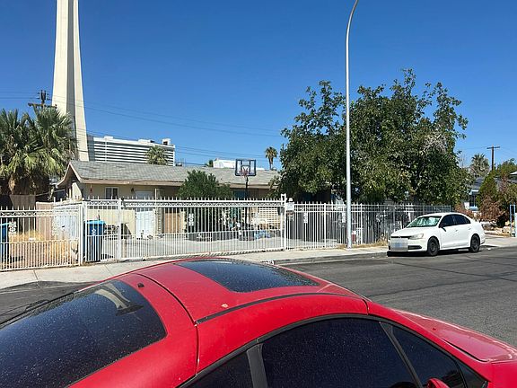 3rd image of 2216 Santa Rita Dr