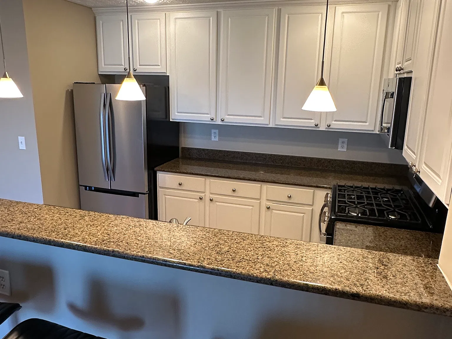 2730 Greystone Dr — Photo 2