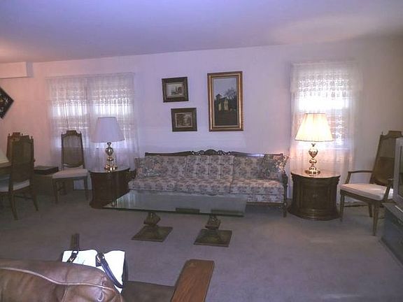 2nd image of 100 Texas Ave #100