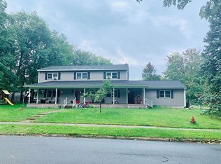 372 Colonial Dr, Colchester, VT 05446