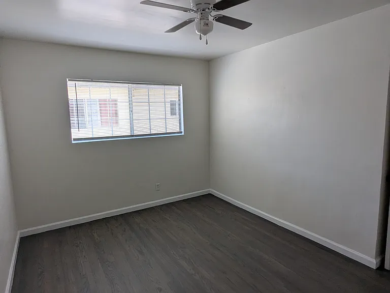 9236 California Ave — Photo 8