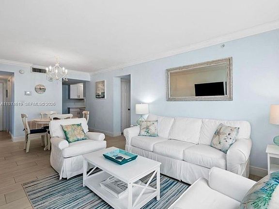 3rd image of 1505 N Riverside Dr APT 505