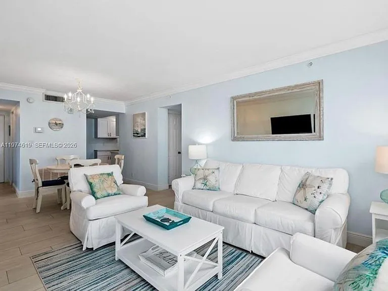 1505 N Riverside Dr #505 — Photo 3