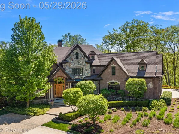 9716 Hadley Rd, Clarkston, MI 48348