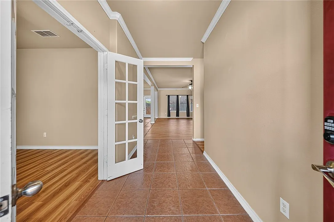 4 bed, 2038 sqft, $2,650 — Photo 3