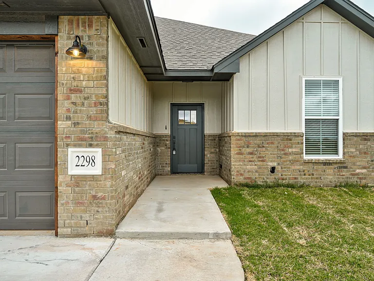 2298 E Sooner Rd — Photo 5