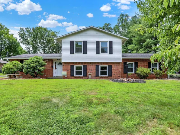 700 E Concord Dr, Ellettsville, IN 47429