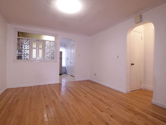 4th image of 2137 Pacific St #1