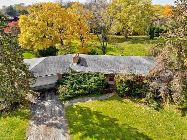 1500 Christina Ln, Northbrook, IL 60062