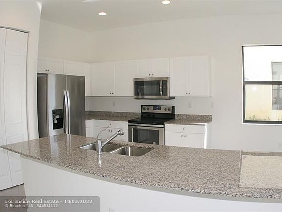 5th image of 5352 Cameron Dr Penthouse 3