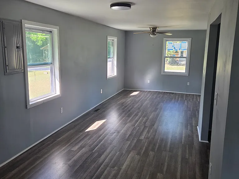 206 Clover St — Photo 6