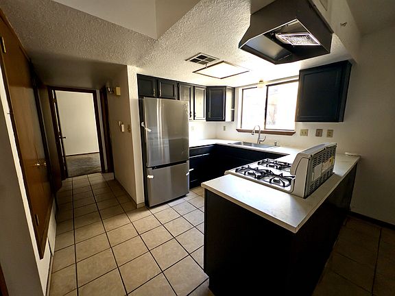 3rd image of 1633 Ebony Ave #1