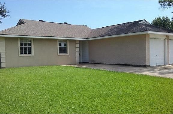 3rd image of 369 Fairway Dr
