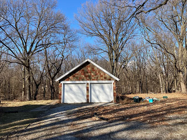 Detached Garage