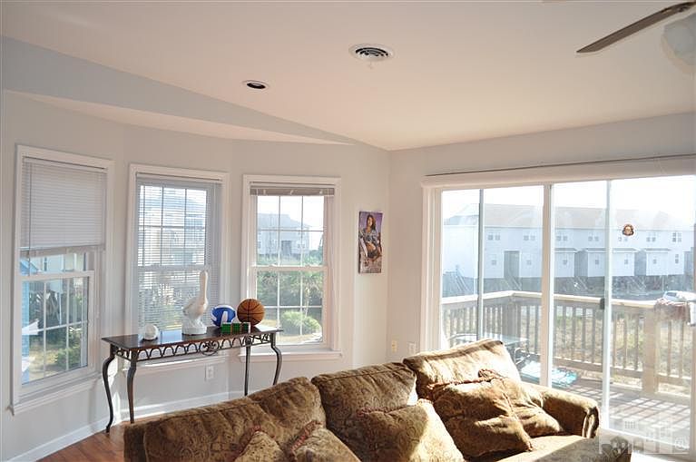 2nd image of 816 S Topsail Dr