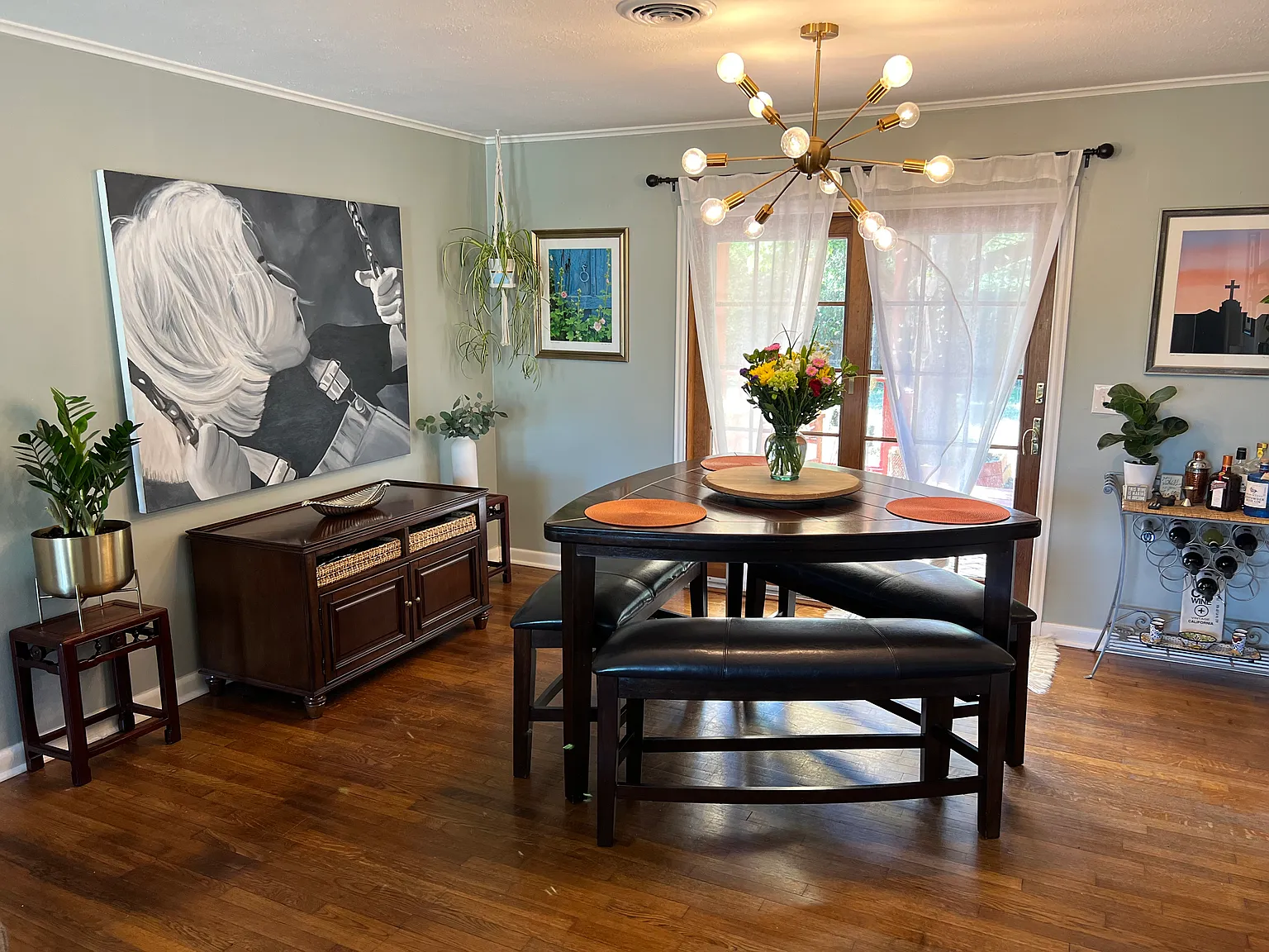 3 bed, 1.5 bath, 1280 sqft, $1,650 — Photo 1